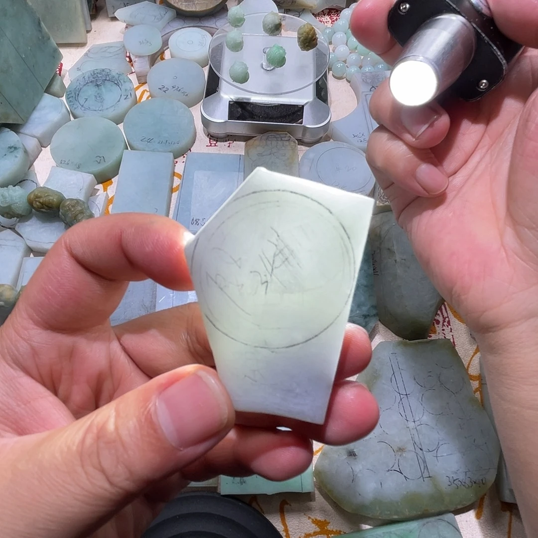 翡翠未镶嵌颈饰天然缅甸A货翡翠毛料