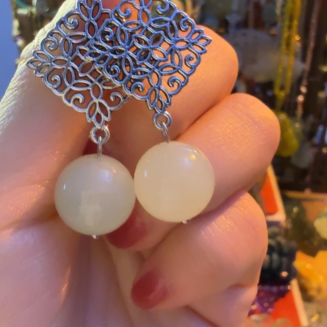 蛇纹石玉未镶嵌耳坠