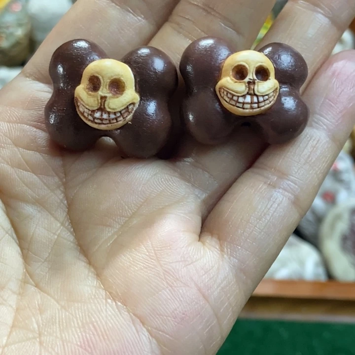 配饰鹿角雕刻一个出