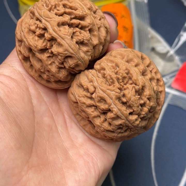 文玩核桃把件粗筋49