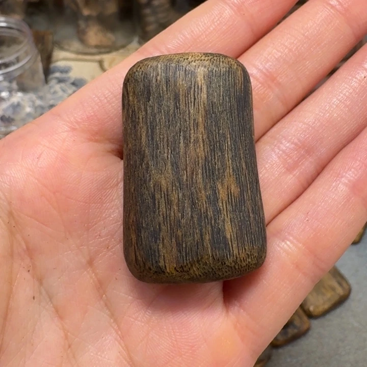 沉香碎屑沉香海南老白棋虫漏树心油牌块料7.8克