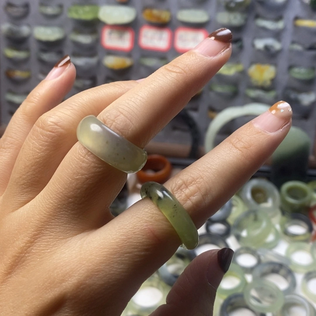 贺***贺蛇纹石玉未镶嵌戒指