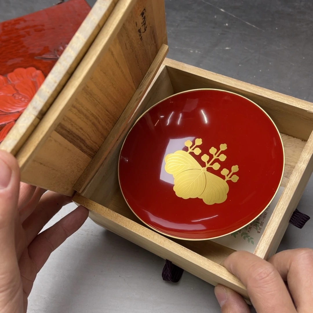 瓷片渔*密密麻麻地铺满一层