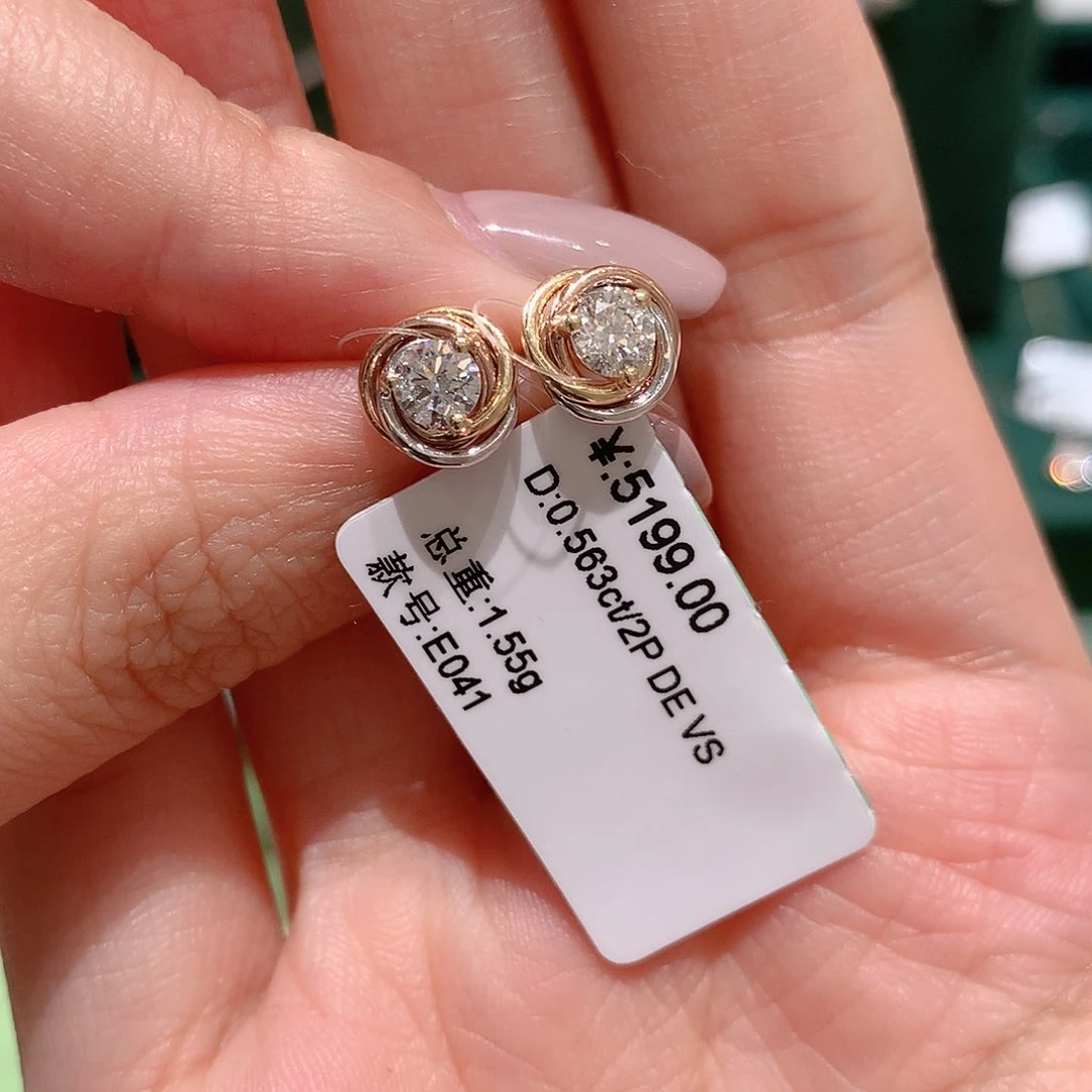 18K金镶嵌耳饰合成钻石C****l
