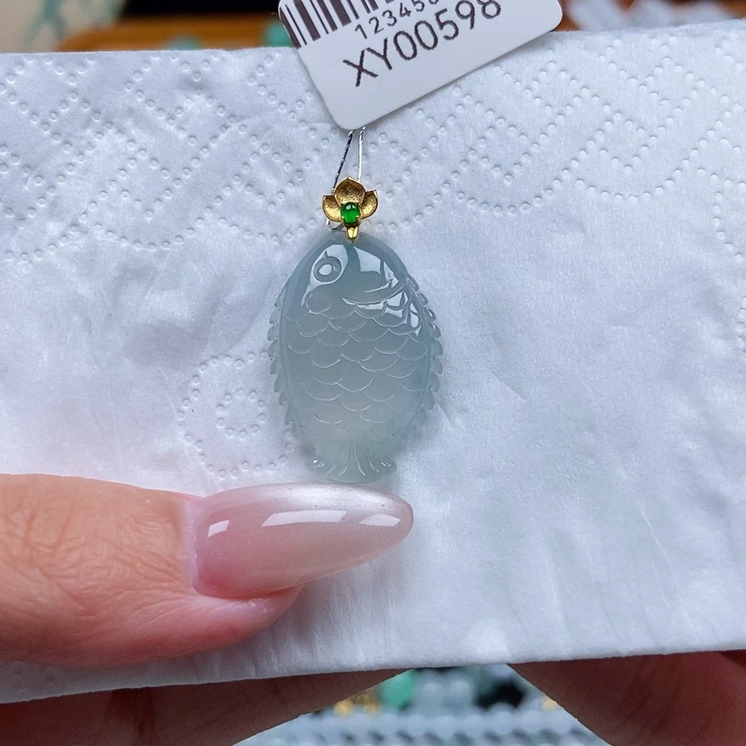 18K金镶嵌挂件翡翠闪