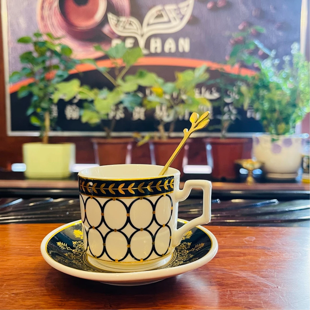 نەپىس قەھۋە ئىستاكانى 简约风精致复古元素简约