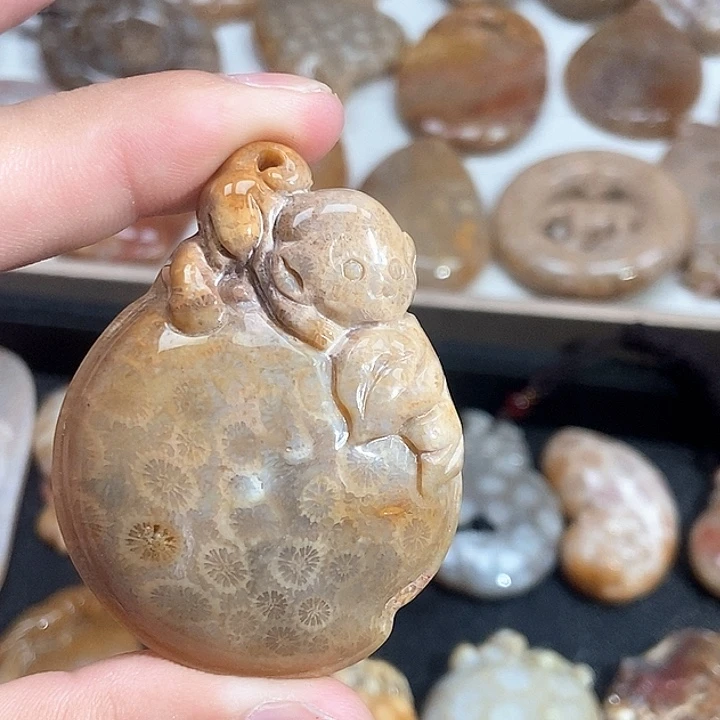 颈饰未镶嵌硅化珊瑚（珊瑚玉）