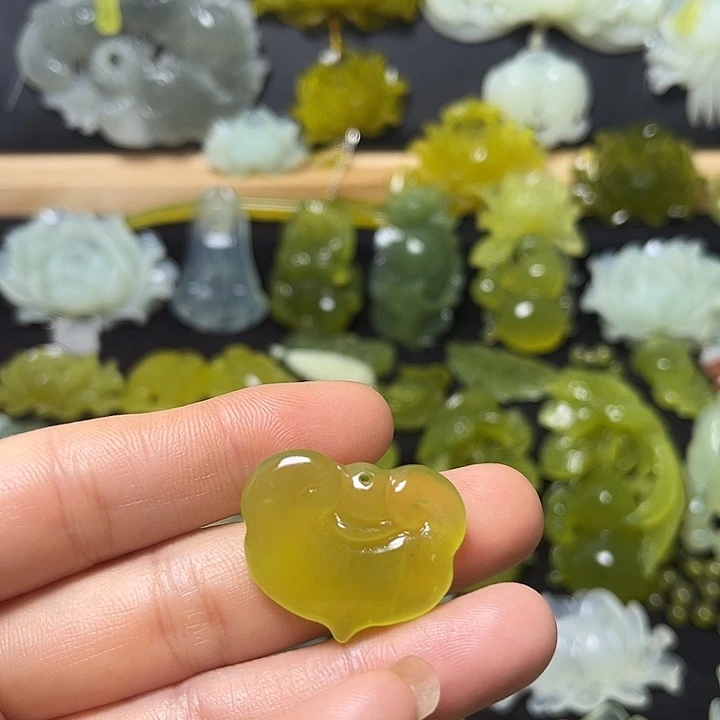 蛇纹石玉未镶嵌颈饰