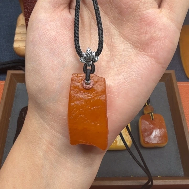 蜜蜡未镶嵌吊坠(赠链)