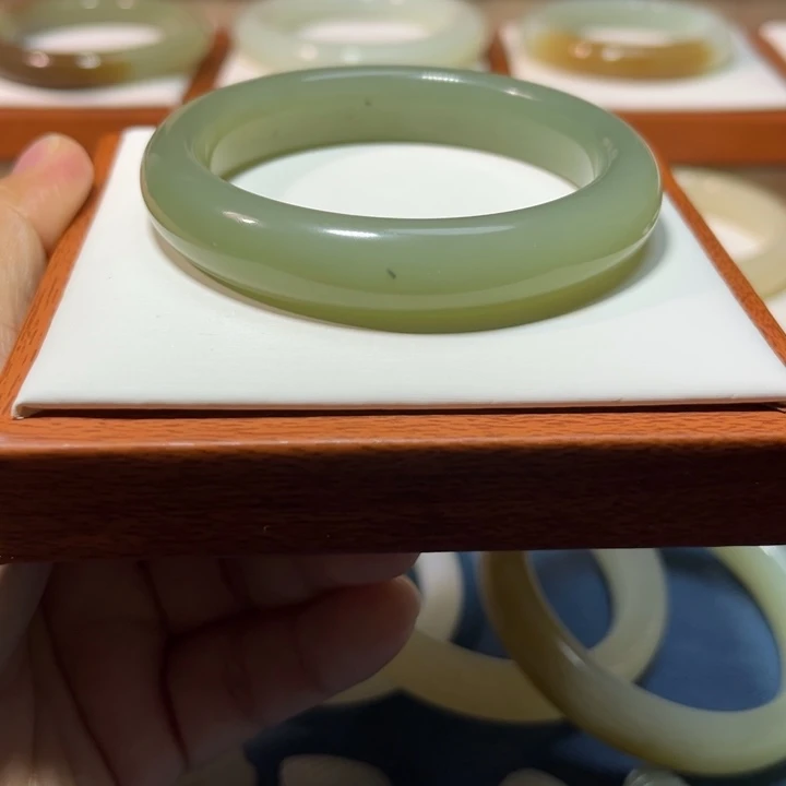 和田玉（糖玉）未镶嵌手镯