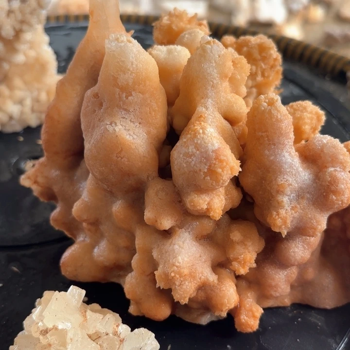 千**梦纯天然钟乳石质地坚硬