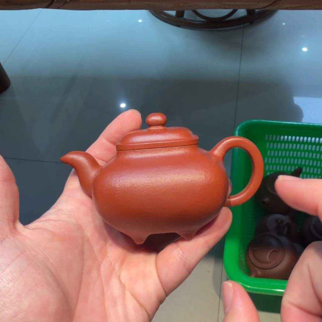 紫砂茶杯朱泥的壶