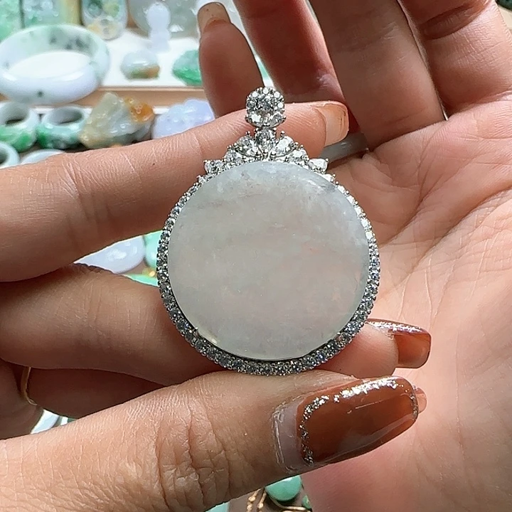 翡翠颈饰未镶嵌无事牌