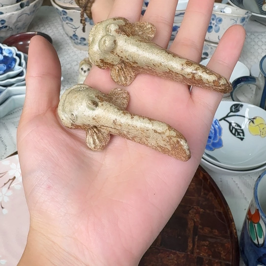 瓷片粗陶小鱼筷架2只