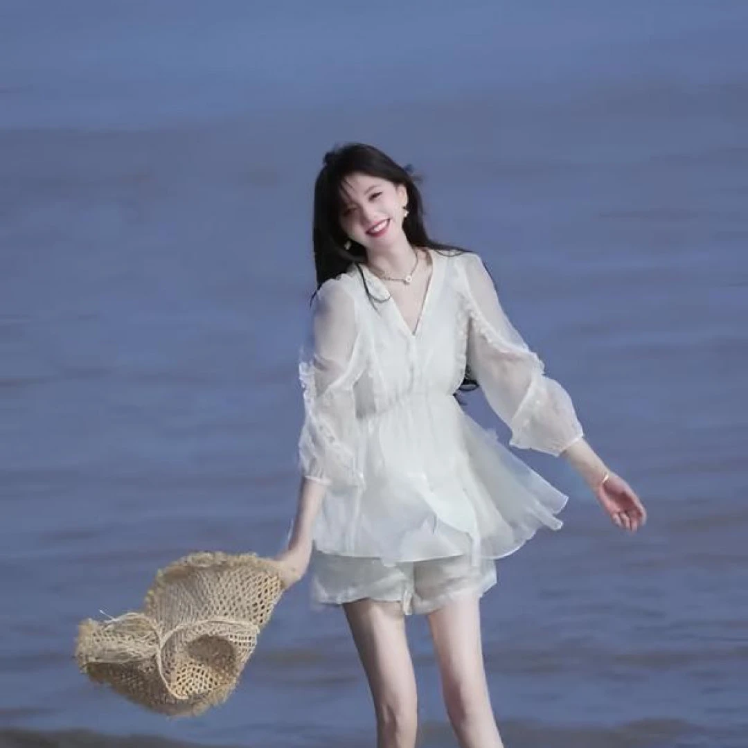 2025韩系减龄穿搭一整套女夏新款设计感网纱拼接上衣阔腿裤两件套