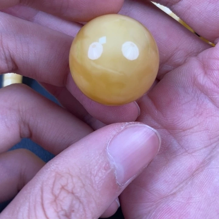 未镶嵌琥珀裸石微瑕53