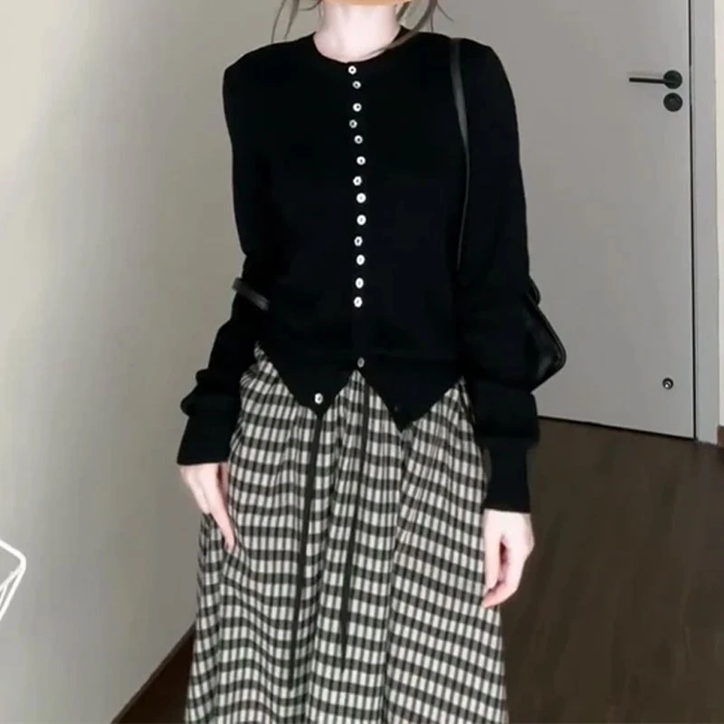 法式赫本风时尚套装女2025春秋新款长袖针织开衫格子半身裙两件套