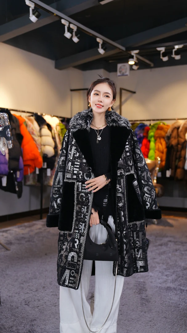 YJ【邢邢推荐】新款皮毛一体时尚高端外套88105-1A