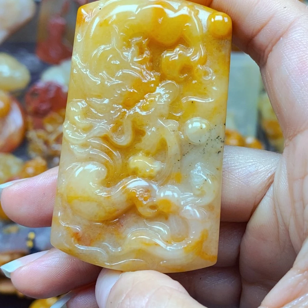 石英质玉（黄龙玉）未镶嵌颈饰