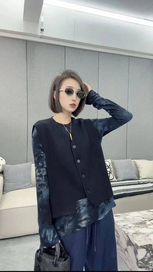 【娜娜推荐】小众设计秋款不规则四粒扣高定马甲535-1