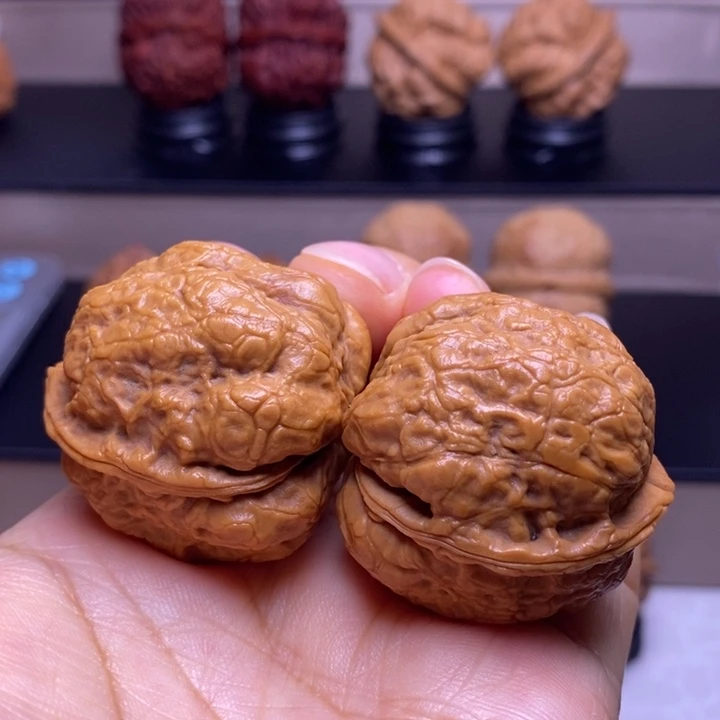 文玩核桃把件琥珀金蟾54