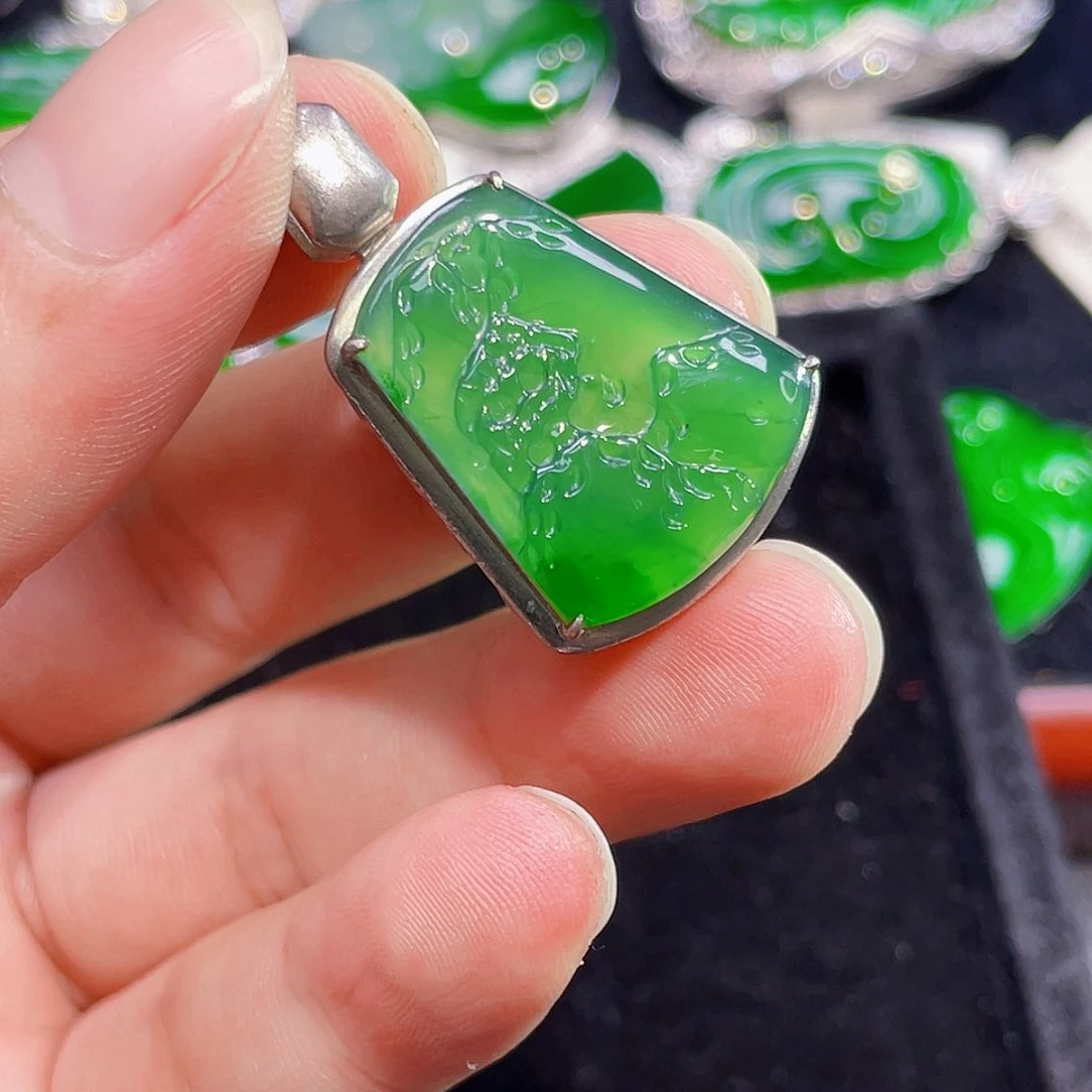 翡翠未镶嵌颈饰6，