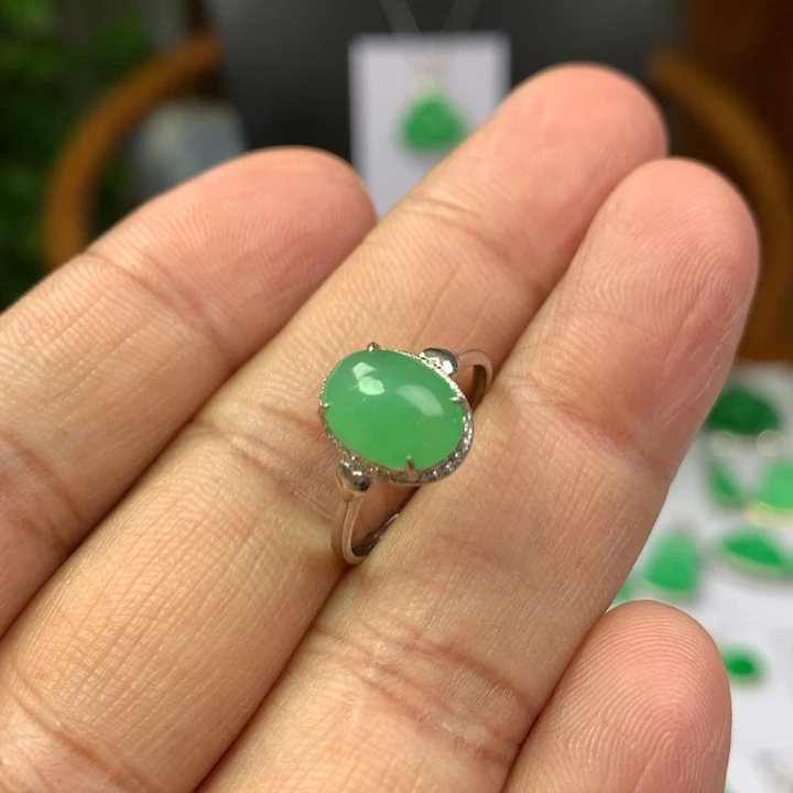 翡翠18K金镶嵌颈饰翡翠戒指