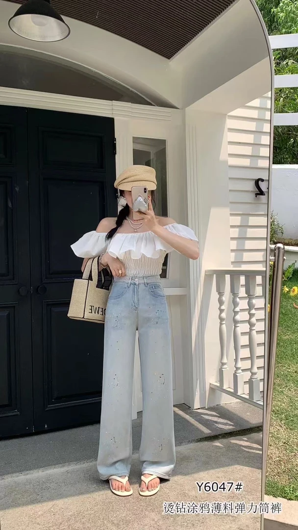 6047-烫钻涂鸦直筒裤-2025年春夏新款浅色窄版直筒阔腿牛仔裤女潮