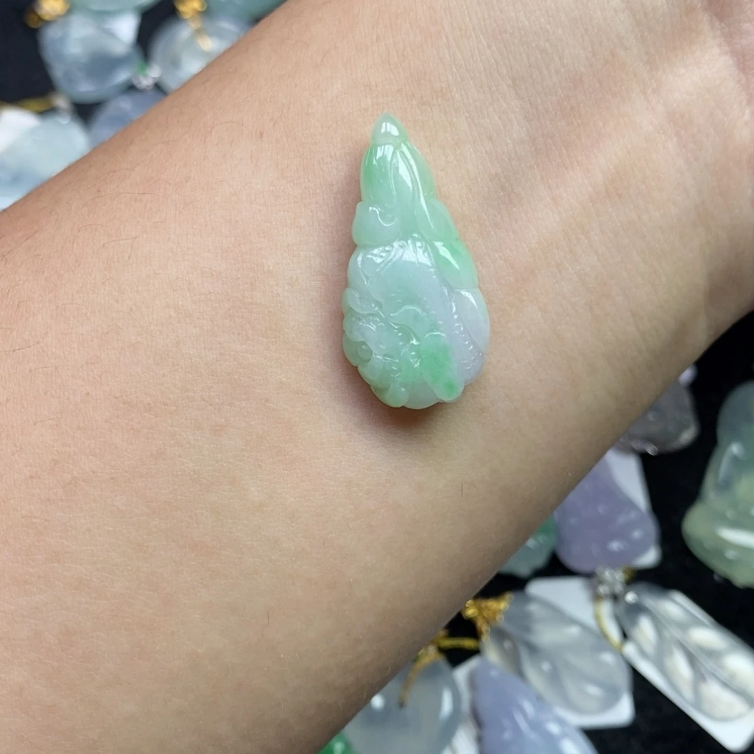 翡翠未镶嵌颈饰白菜