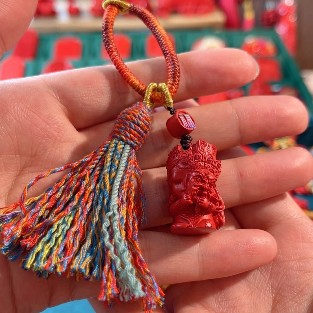 天然辰砂含辰砂工艺品扎基拉姆女财神钥匙扣包包挂