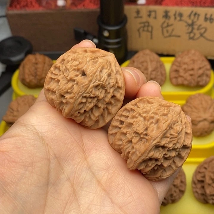 把件文玩核桃三角白39全品