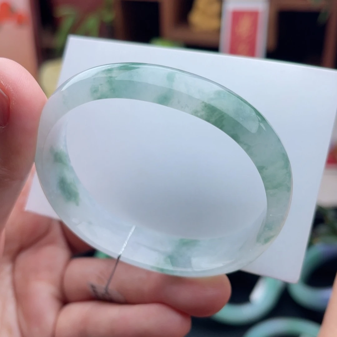 未镶嵌手镯（贵妃镯）翡翠