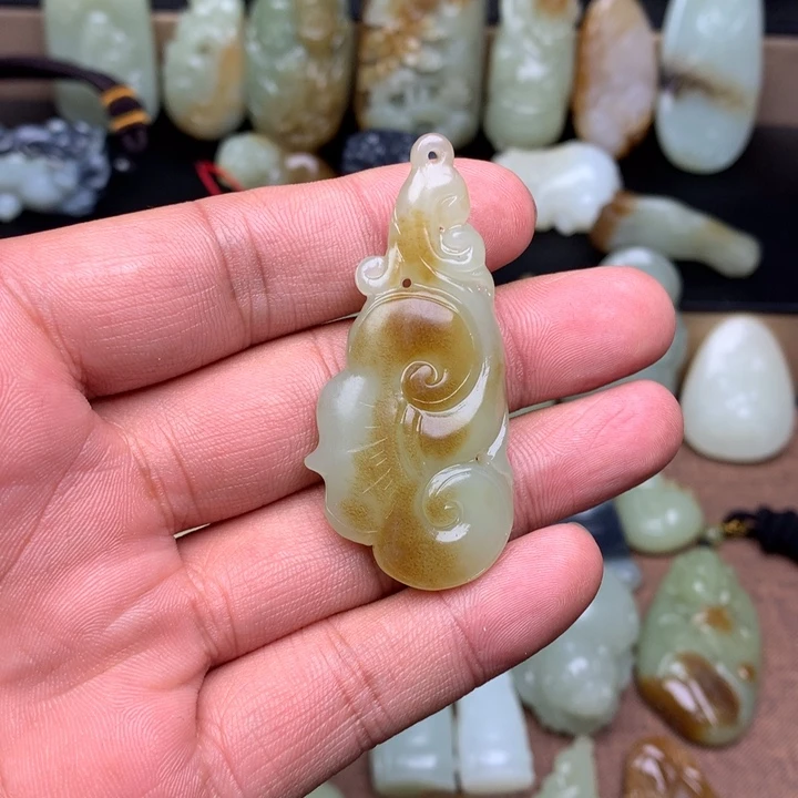 和田玉（糖玉）未镶嵌颈饰