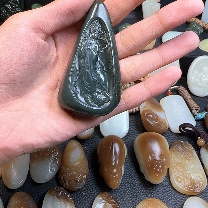 颈饰未镶嵌和田玉