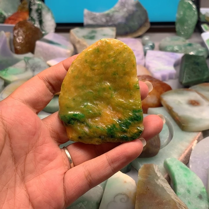 翡翠未镶嵌颈饰但*。翡翠280