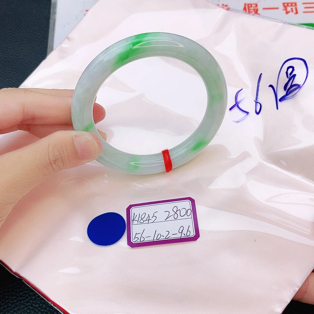 翡翠手镯未镶嵌翡翠