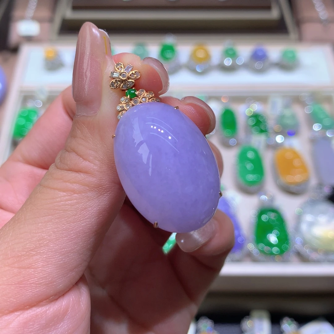 颈饰18K金镶嵌翡翠