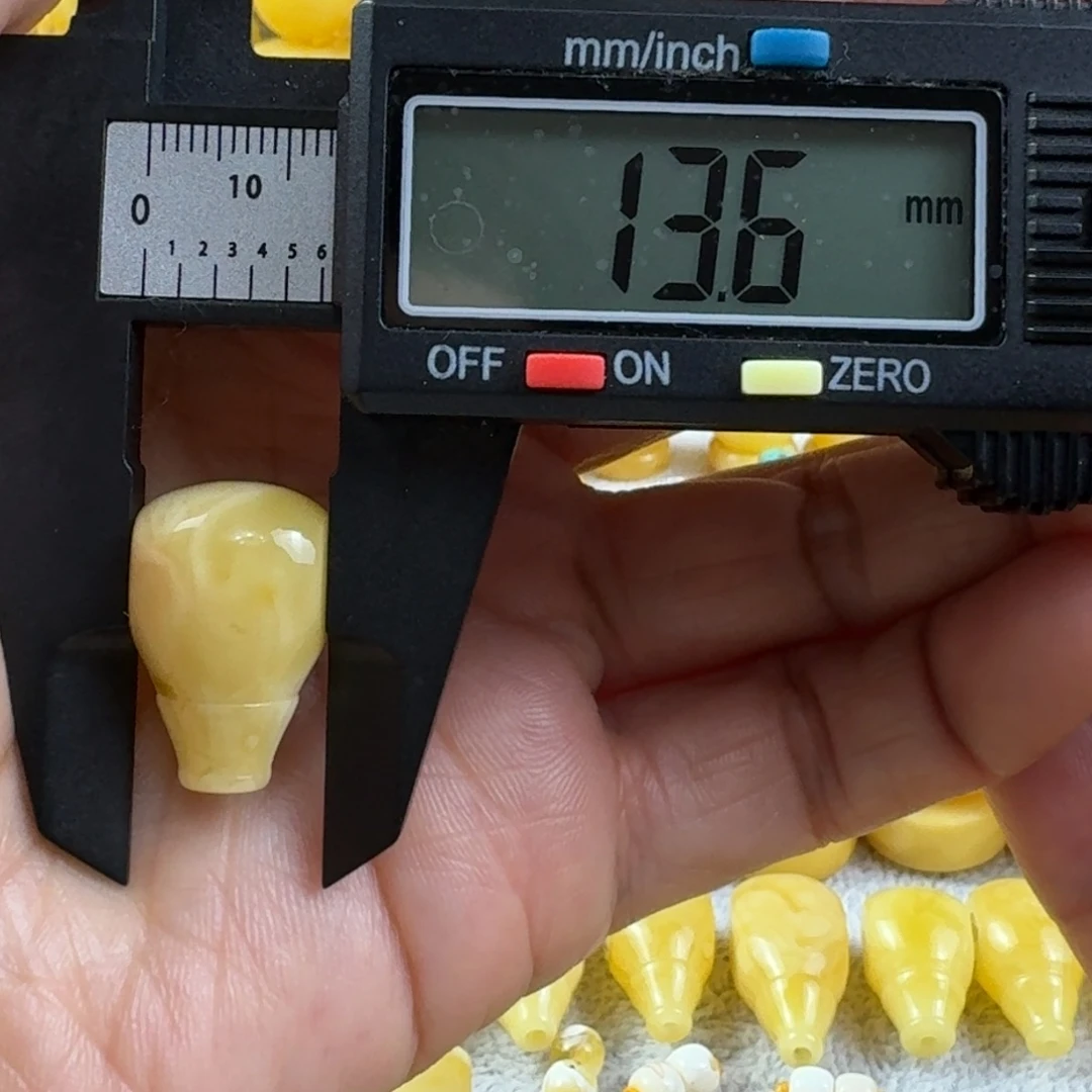 蜜蜡未镶嵌裸石17杂