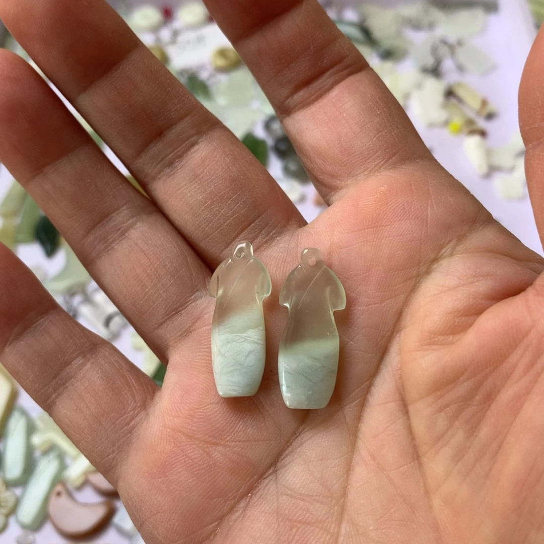 蛇纹石玉未镶嵌耳坠