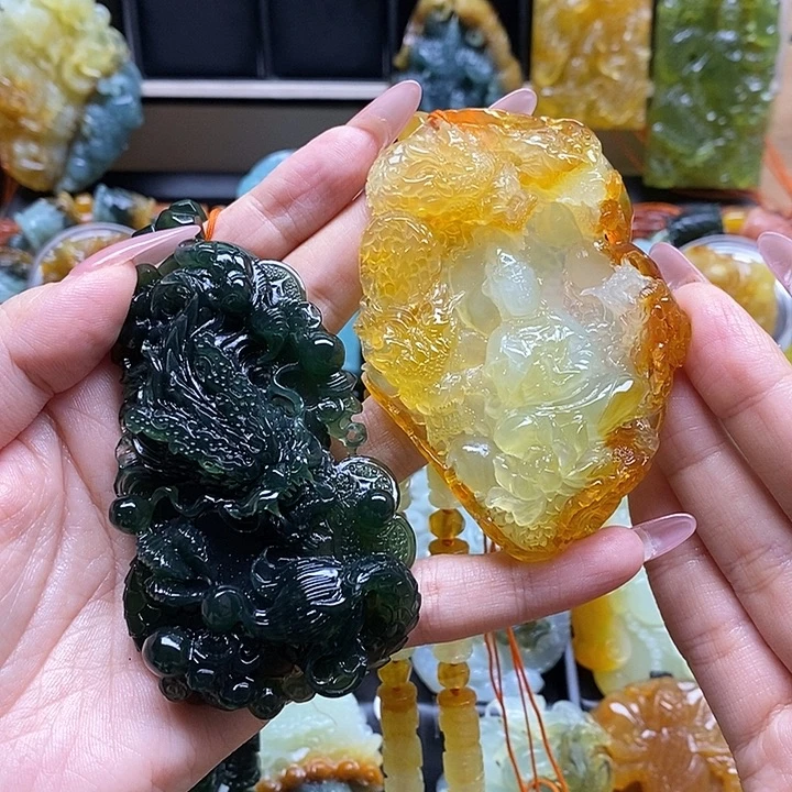发***饭未镶嵌蛇纹石玉颈饰