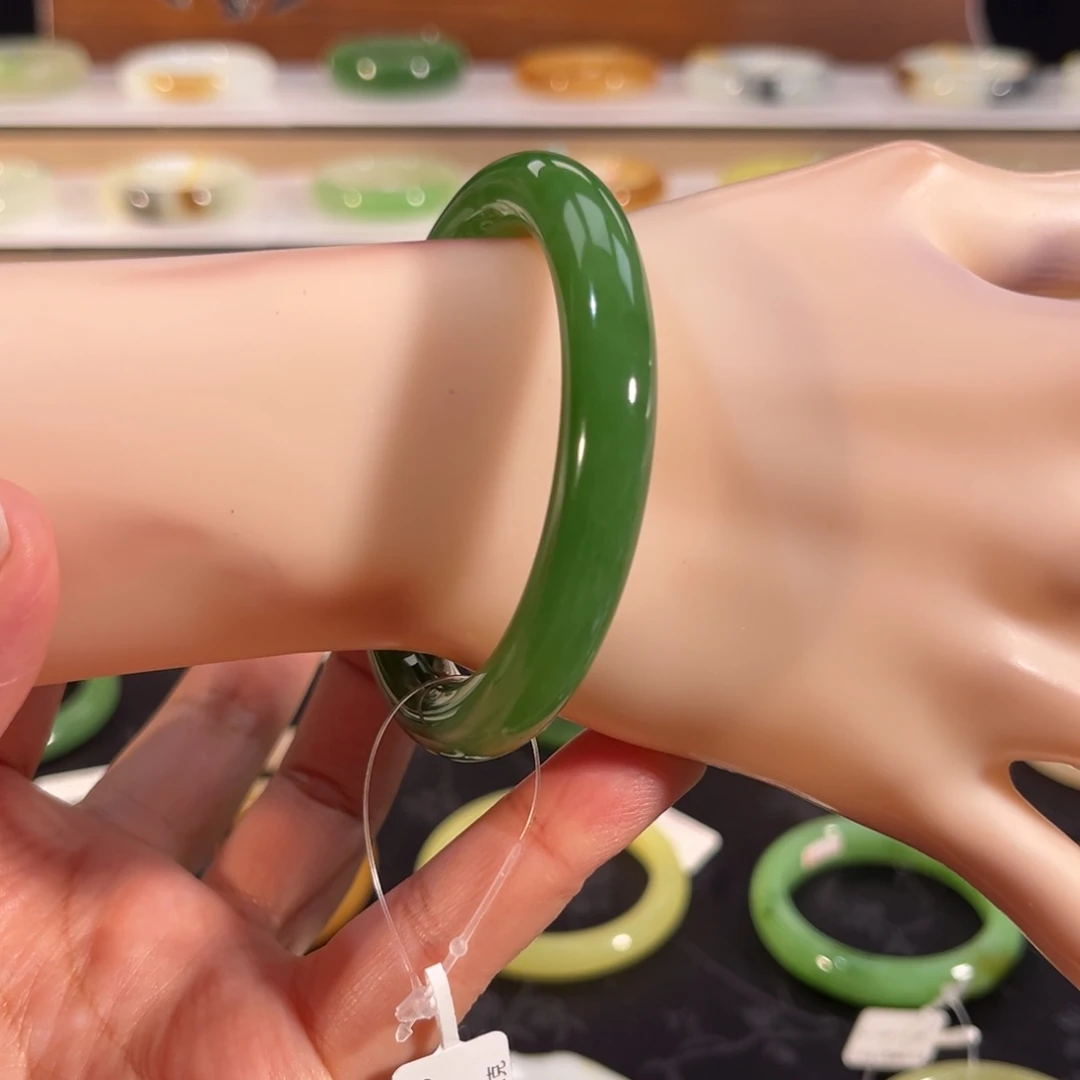 和田玉未镶嵌手镯阳绿碧玉圆条 强推