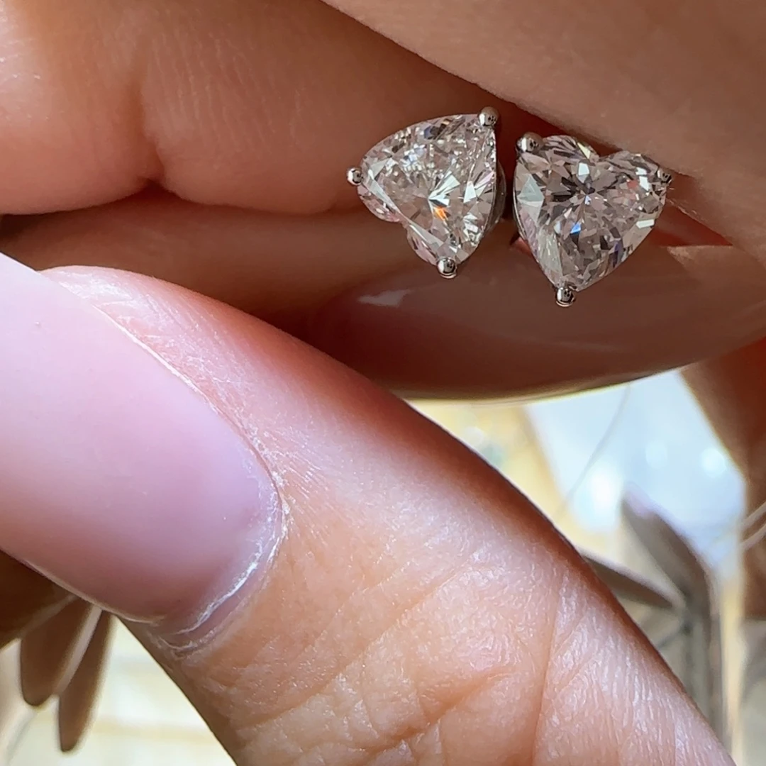 实验室培育钻石18K金镶嵌耳钉