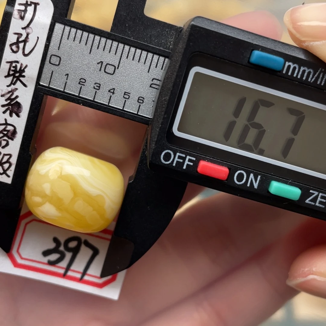 蜜蜡裸石未镶嵌骑****飙蜜蜡