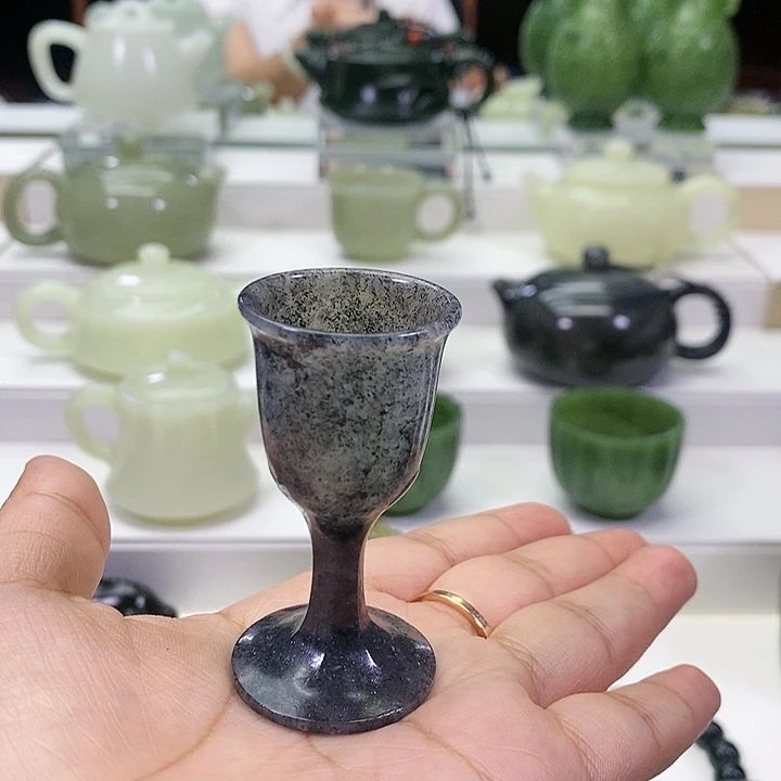 未镶嵌和田玉挂件诚**下杯子