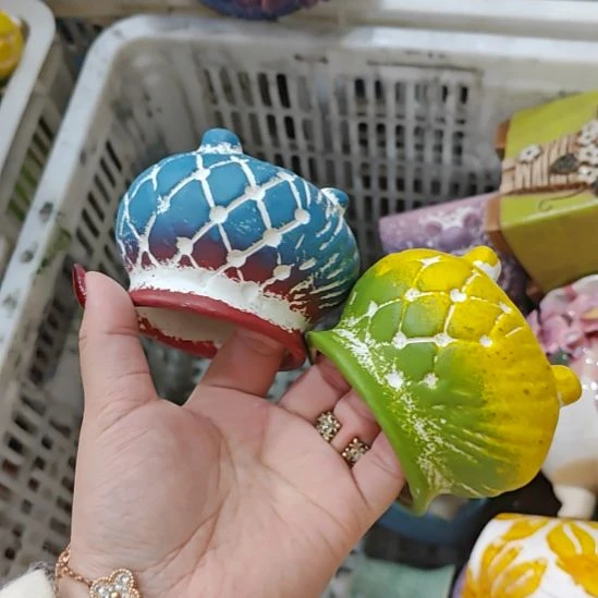 当场拍满15元发货不凑不发，花盆盆口不方不圆有针孔黑点是正常的，