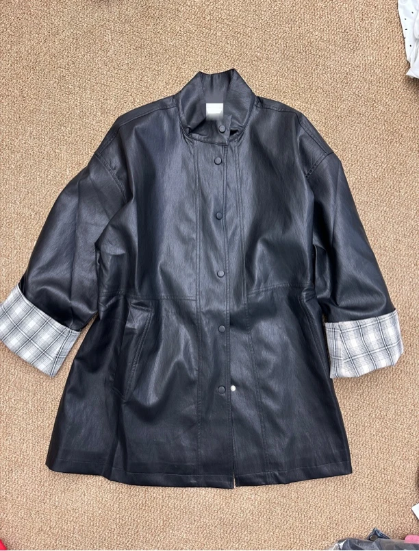 林杠杠春季新品/格子袖中长款皮衣