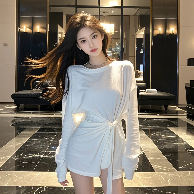 白色圆领长袖细绳收腰设计短款上衣女春季轻奢性感女神范内搭外穿