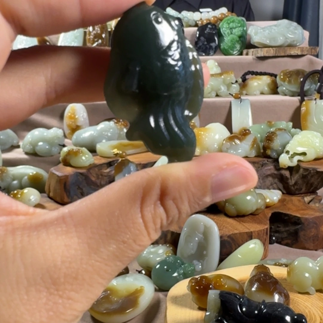 和田玉（糖玉）未镶嵌颈饰