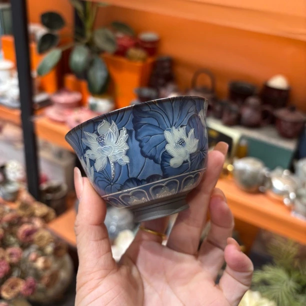 茗香瓷器 蓝彩荷花反口主人杯-016