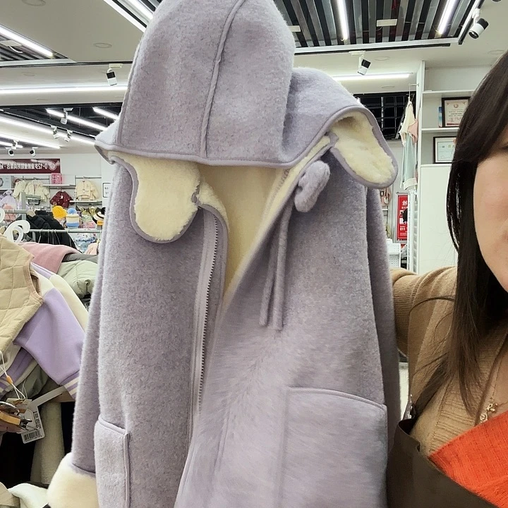 150 女孩紫色毛毛衣